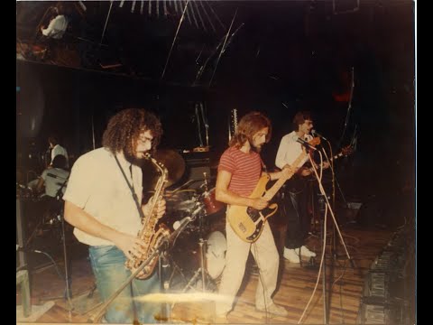 SCRAPTOWN. Πολύ ..μπροστά συγκρότημα! Αφιέρωμα - Συνεντεύξεις: Μιχάλης Ρακιντζής, Βασίλης Γούναρης.