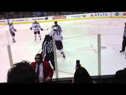 Hockey Fight: Mike Richards vs Martin Hanzal 2/17/12