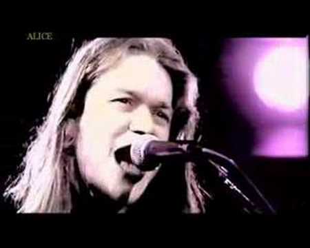 Alice - a to tě trochu bolí