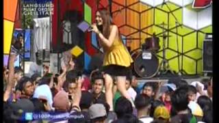 Download lagu SITI BADRIAH Live At 100% Ampuh (12-09-2012) Courtesy GLOBAL TV mp3 Download lagu SITI BADRIAH Live At 100% Ampuh (12-09-2012) Courtesy GLOBAL TV mp3