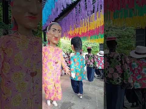 Carnaval: bonecos na praça de São Bento do Sapucaí. venha para: www.fragadamantiqueira.com