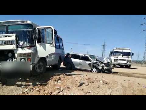 В Якутске пьяный автовладелец врезался в автобус