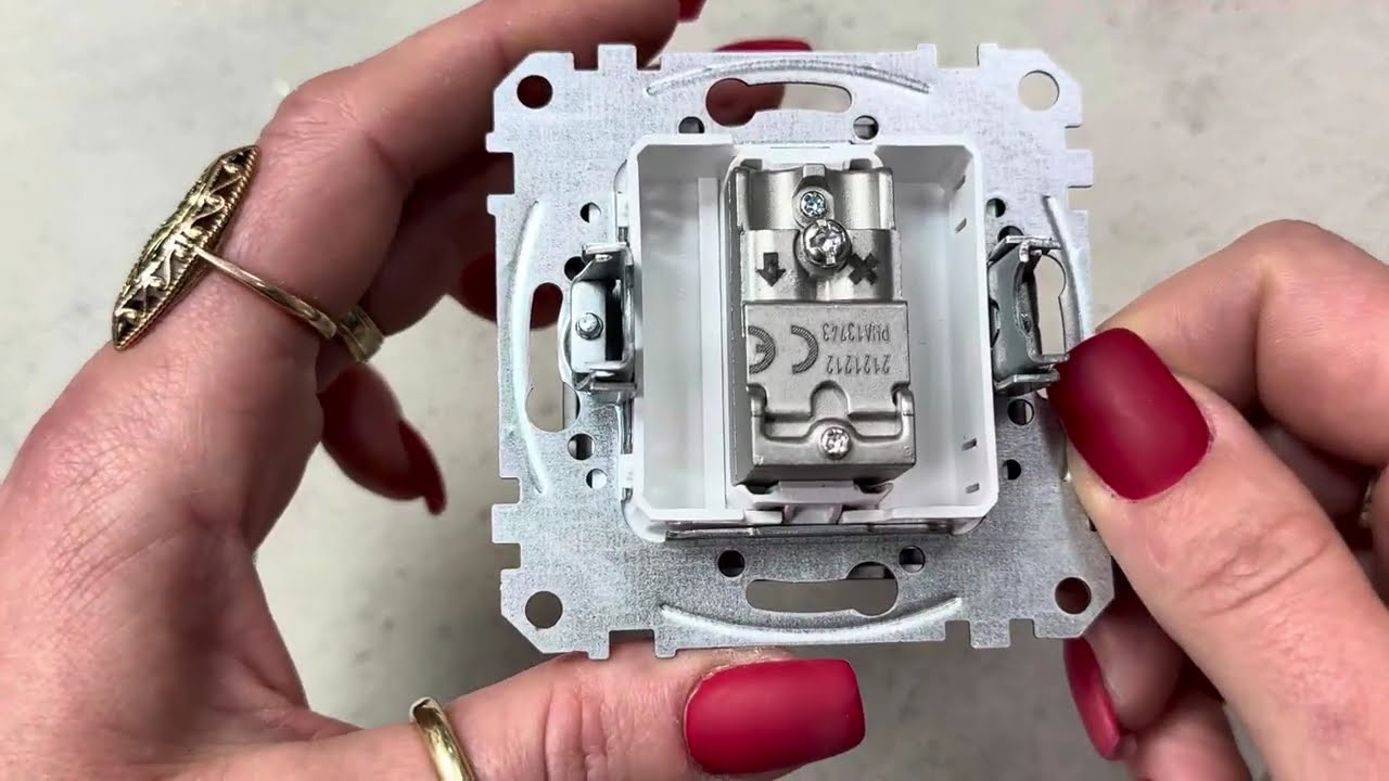 Розетка телевізійна кінцева SCHNEIDER Sedna Design чорний SDD114471