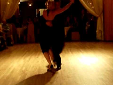  Alejandra Arruè  and  Sergio Natario  are  dancing  to  the  vals  "  Viejo Portón  "