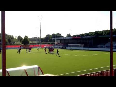 Penalty Donny Gorter bij Jong Almere City FC - Jong AZ.