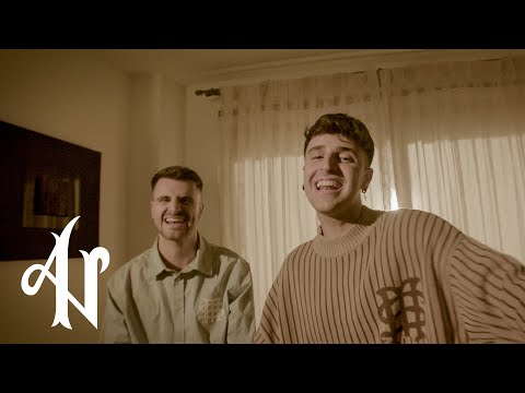 Adexe & Nau - La Manera (Videoclip Oficial)