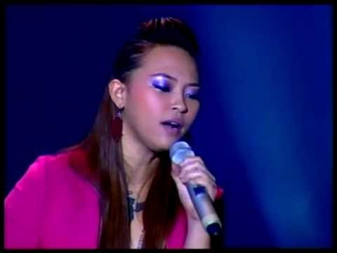 Vietnamese Stars Sing 