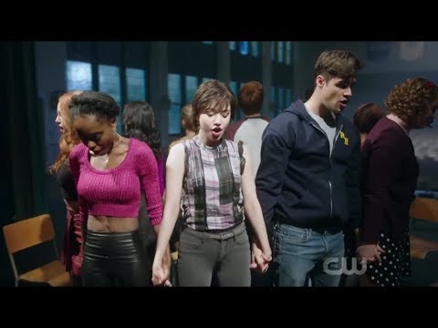 Riverdale 2x18 "In" - Carrie: The Musical