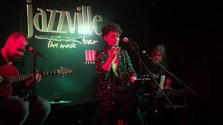 Si la luna cae - Mara Barros