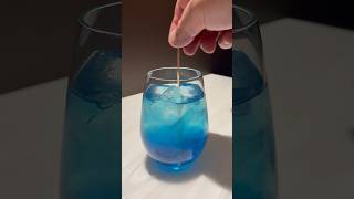 羽田空港第2ターミナル国際線ANAビジネスラウンジバーカウンターのスパークリングブルー#ANA