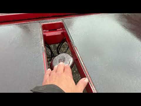 Video: Massey Ferguson 2190 presser med vogn 1
