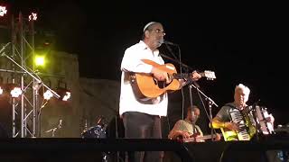 Shlomo Carlebach Mimkomcha │Klezmers ממקומך│ כלייזמרים צפת Benyamin Steinberg (הזמר והיוצר בנימין שטיינברג) - התמונה מוצגת ישירות מתוך אתר האינטרנט יוטיוב. זכויות היוצרים בתמונה שייכות ליוצרה. קישור קרדיט למקור התוכן נמצא בתוך דף הסרטון