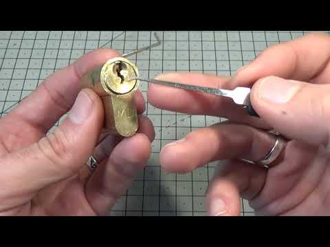 S006 TUTORIALES DE GANZUADO BÁSICO - MANEJO DE LA GANZÚA - sub eng