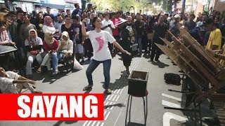 Download lagu CUMAN ISENG JOGET MALAH BANJIR SAWER -- CALUNG FUNK MALIOBORO STREET MUSICIANS -- YOGYAKARTA mp3 Download lagu CUMAN ISENG JOGET MALAH BANJIR SAWER -- CALUNG FUNK MALIOBORO STREET MUSICIANS -- YOGYAKARTA mp3