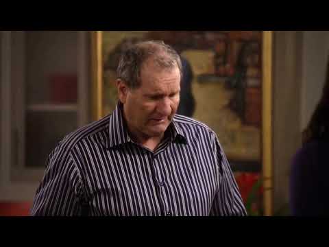 Modern Family 1x17 - Jay accidentally kills Manny's pet turtle