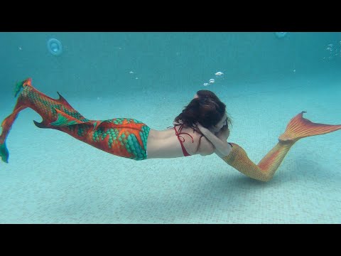 Carla Underwater - swimming as a Mermaid with Lola