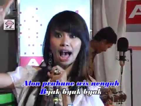 Chy Chy Viana - Prau Layar [Official Music Video]