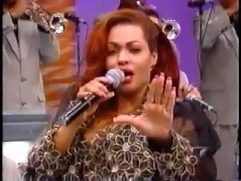 Irisneyda - Simplemente Amigos (El Show De Las 12) *En Vivo