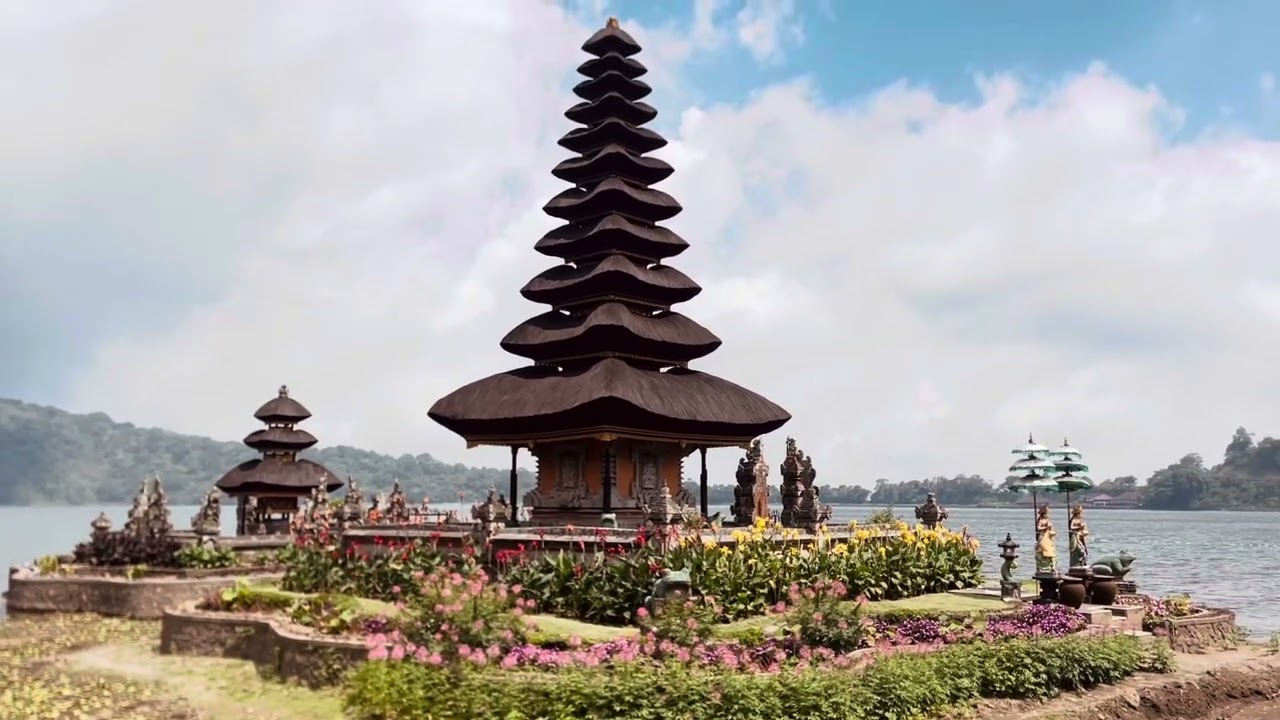 Discover the cinematic splendor of Pura Ulun Danu Beratan.