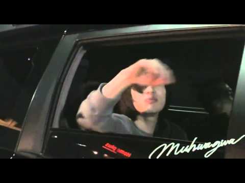 [FANCAM] 120110 Niel and his dorky-hair-fixing-habit after Starry Night