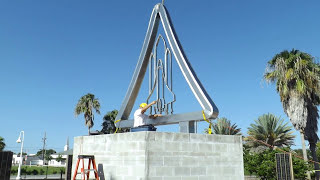 preview picture of video 'Space Shuttle Monument construction continues at Spaceview Park, Titusville, Florida'
