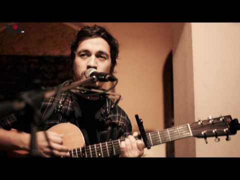 Moa Bones - Wake up (unplugged @ trollradio.gr)