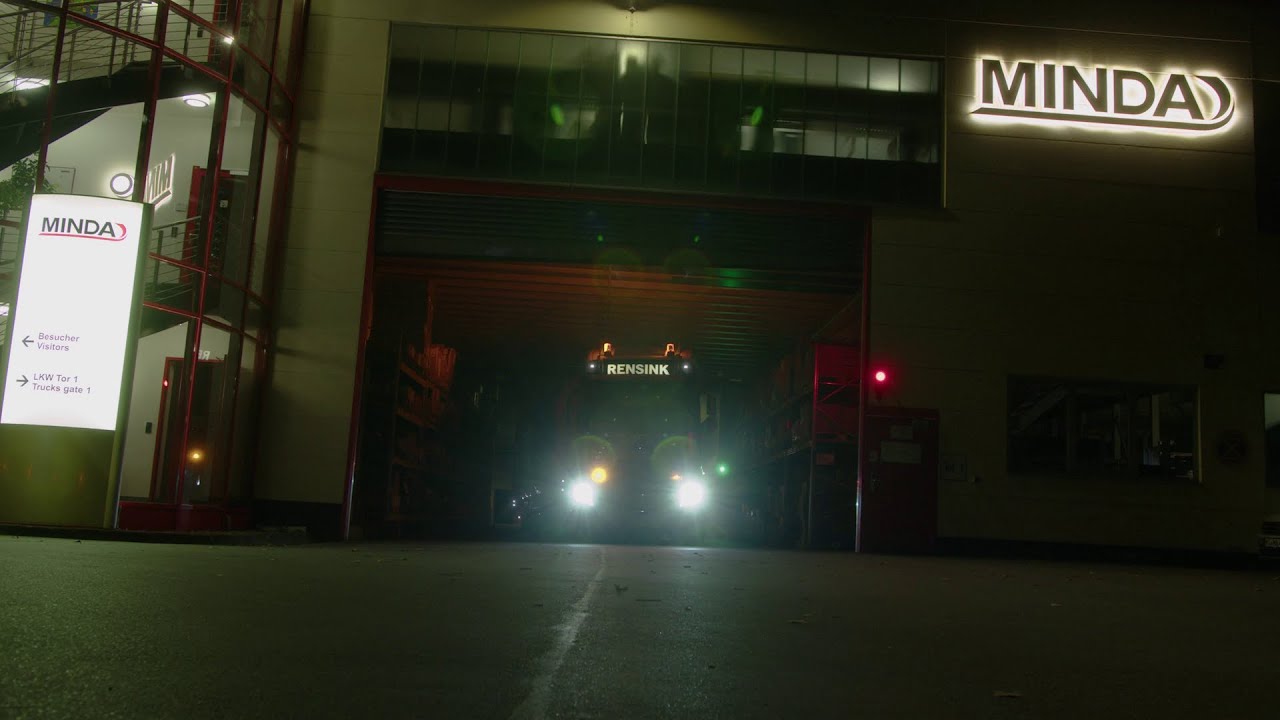 This video shows the heavy-duty transport of the TimberPress R 414 from Minden to the Sauerland region.