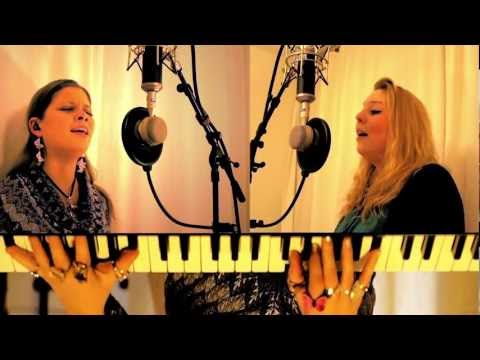Yvi Szoncso & Ronja Fischer - Russian Roulette (Rihanna - acoustic cover)