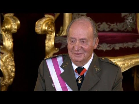 El rey emérito Juan Carlos comunica a su hijo que abandonará España