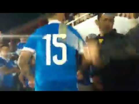 "NO ME INTERESA EN QUE CANCHA JUGUES (COMANDOS AZULES DC)" Barra: Comandos Azules &bull; Club: Millonarios