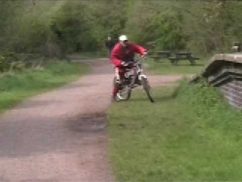 Andy Richards Crashes Bike2