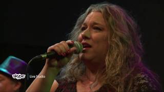 Rae Gordon & The Backseat Drivers - Mississippi Mud (101.9 KINK) Rae Gordon & The Backseat Drivers - Mississippi Mud (101.9 KINK)