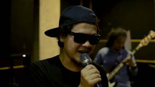Download lagu MOMONON - TEH DINGIN ( LIVE SESSION ) mp3