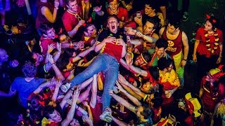 Linde stagedivet op Dance With The Devils (Dance With The Devils 2016)