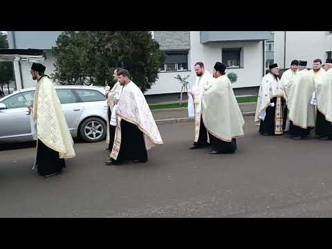 Preoteasa Maria Macuc a fost condusă pe ultimul drum de zeci de preoți 