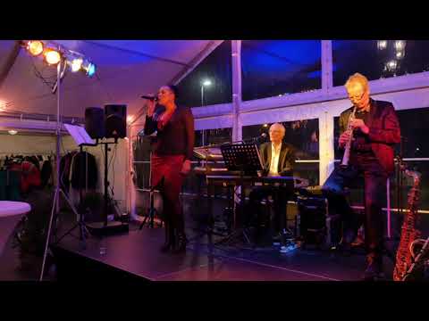 Lisette Whitter singing Ballads