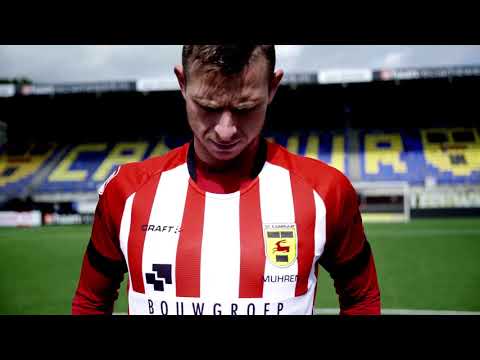 NIEUW UITTENUE: SC Cambuur in het rood-wit van VV Leeuwarden