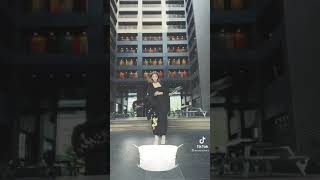 スタンプしてるけどパンツ丸見え🙈