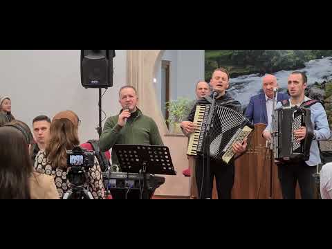 Marius si Robi Bernat  și Beni Buble.    Când ai strigat tiam ascultat