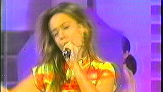 FEY - BAILANDO BAJO LA LLUVIA - SIMPRE EN Domingo - live vivo