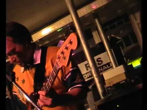 ALBERTO BONI AND THE UONNA CLUB CITY ROCKERS -  LIVE AL QUBE - PRESENTAZIONE DI FERNANDO REGALDO