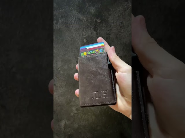 Vídeo relacionado con Legend of Zelda Textured Golden Triforce Billetera/Cartera Bi-Fold Tarjetero ID & Tarjetero, Negro