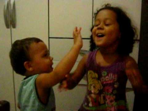 ALEXYA, ADRYENNE E ANDRÉ BRIGANDO PRA CANTAR NO "IDOLOS" KSKSKS