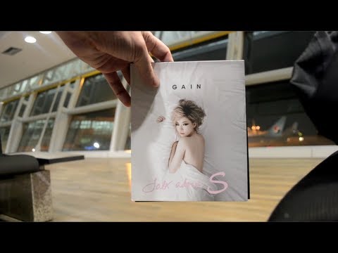 unboxing Gain "Talk About S" CD at Incheon airport (brown eyed girls)