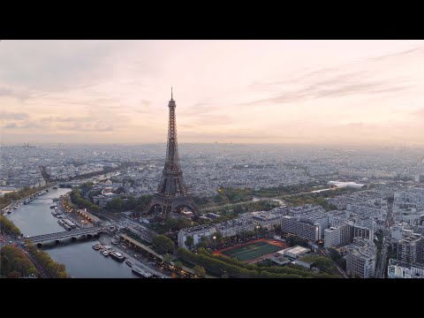 CARLITA live at the Eiffel Tower – Sunday Music