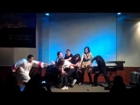 Drame. Njeriu ne kete bote me enderrat deshirat, tundimet, dhe nevojen e madhe per Perendine