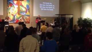 preview picture of video '2014-10-12 Vineyard Kingston Worship - How He Loves'