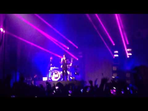 Twenty One Pilots - LIVE Cover of Summertime Sadness HD