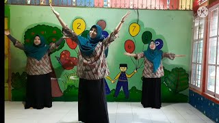 Download lagu Guruku Tersayang - Play Group Version Edukasi Anak mp3