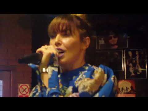 Vicky Jackson sings Sia "Chandelier"